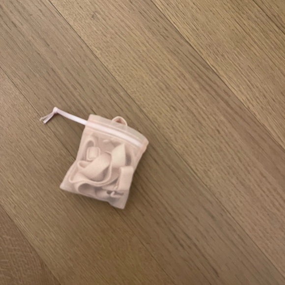 Free People light pink underwire strapless lace bra & removable straps WORN ONCE - Picture 11 of 11